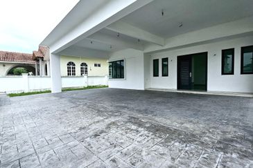 Dedaun, Bandar Cassia