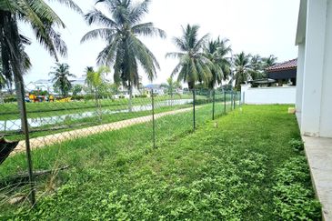 Dedaun, Bandar Cassia