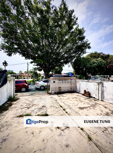 Double-Storey Terrace on Jalan Dato Ismail Hisham in Sungai Ara, Bayan Lepas. Commercial Potential, Penang, Sungai Ara