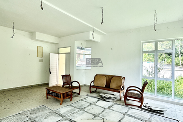 3-Storey Corner Terrace House at Shamrock Beach Villas, Batu Ferringhi, Penang. Original Condition