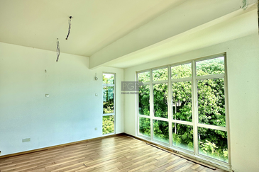 3-Storey Corner Terrace House at Shamrock Beach Villas, Batu Ferringhi, Penang. Original Condition