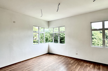 3-Storey Corner Terrace House at Shamrock Beach Villas, Batu Ferringhi, Penang. Original Condition