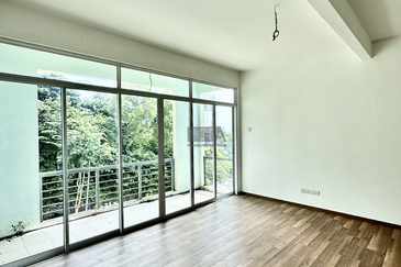 3-Storey Corner Terrace House at Shamrock Beach Villas, Batu Ferringhi, Penang. Original Condition