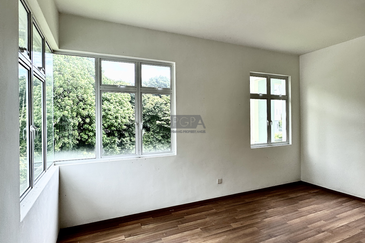 3-Storey Corner Terrace House at Shamrock Beach Villas, Batu Ferringhi, Penang. Original Condition