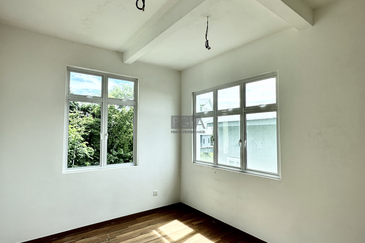 3-Storey Corner Terrace House at Shamrock Beach Villas, Batu Ferringhi, Penang. Original Condition