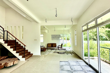 3-Storey Corner Terrace House at Shamrock Beach Villas, Batu Ferringhi, Penang. Original Condition