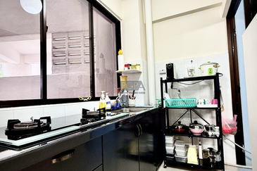 Twin Towers, Ratu Mutiara