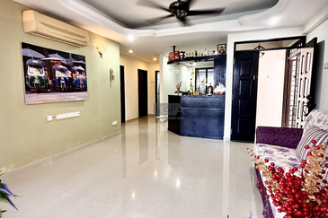 Twin Towers, Ratu Mutiara