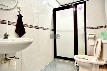 Twin Towers, Ratu Mutiara