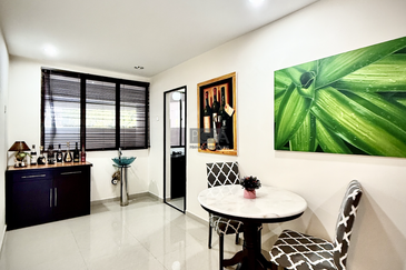 Twin Towers, Ratu Mutiara