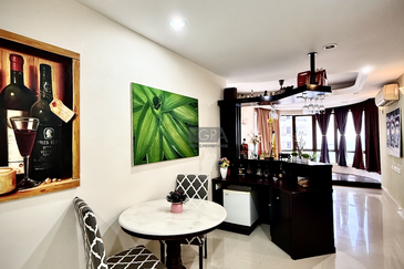 Twin Towers, Ratu Mutiara