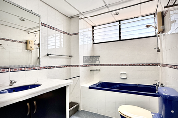 Twin Towers, Ratu Mutiara