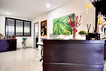 Twin Towers, Ratu Mutiara