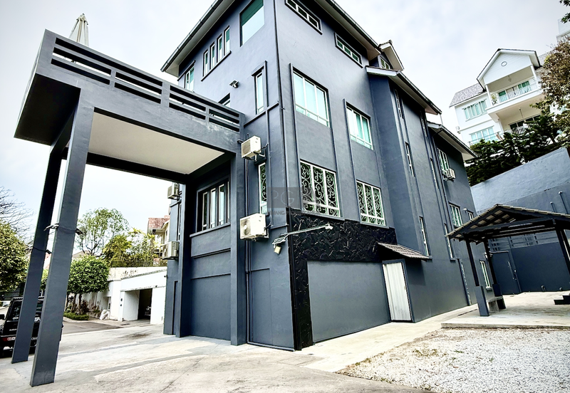 Charming Seaview Bungalow in Hilltop Villas, Batu Ferringhi.