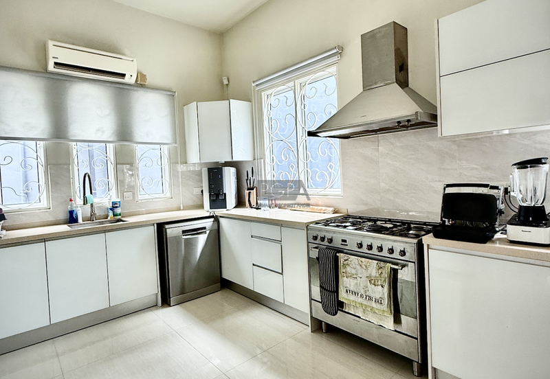 Charming Seaview Bungalow in Hilltop Villas, Batu Ferringhi.