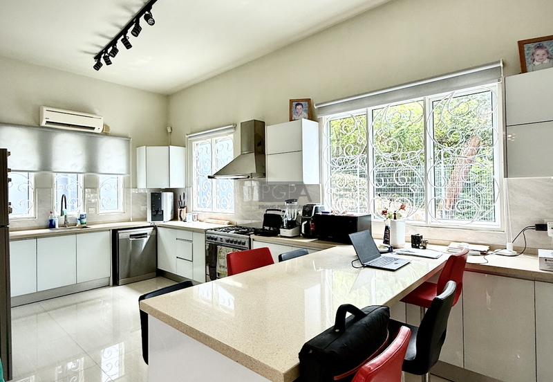 Charming Seaview Bungalow in Hilltop Villas, Batu Ferringhi.