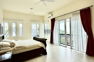 Charming Seaview Bungalow in Hilltop Villas, Batu Ferringhi.