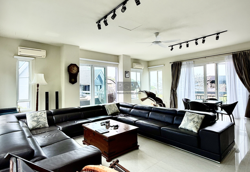 Charming Seaview Bungalow in Hilltop Villas, Batu Ferringhi.