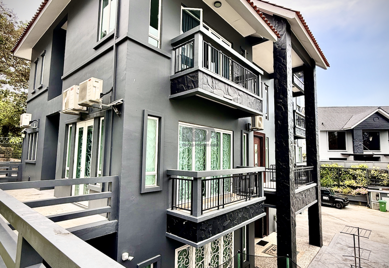 Charming Seaview Bungalow in Hilltop Villas, Batu Ferringhi.