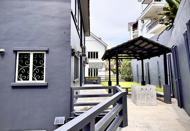 Charming Seaview Bungalow in Hilltop Villas, Batu Ferringhi.