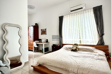 Charming Seaview Bungalow in Hilltop Villas, Batu Ferringhi.