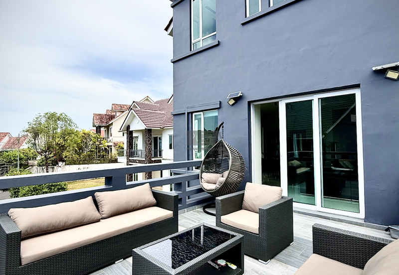 Charming Seaview Bungalow in Hilltop Villas, Batu Ferringhi.