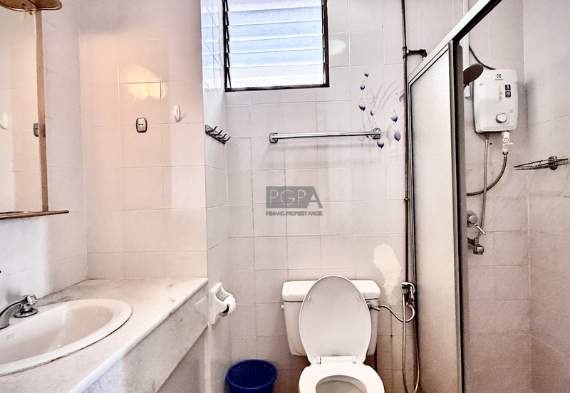 Marina Tower, Ratu Mutiara