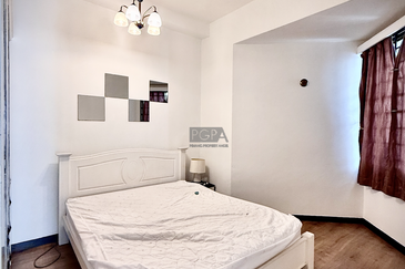 Marina Tower, Ratu Mutiara