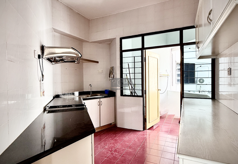 Marina Tower, Ratu Mutiara