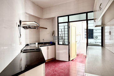 Marina Tower, Ratu Mutiara