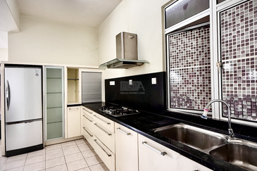 Coastal Tower, Ratu Mutiara