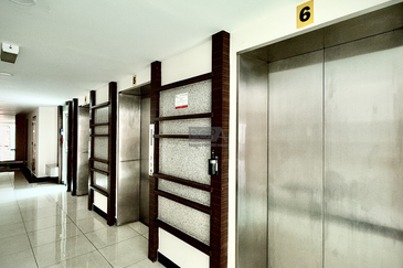 Coastal Tower, Ratu Mutiara