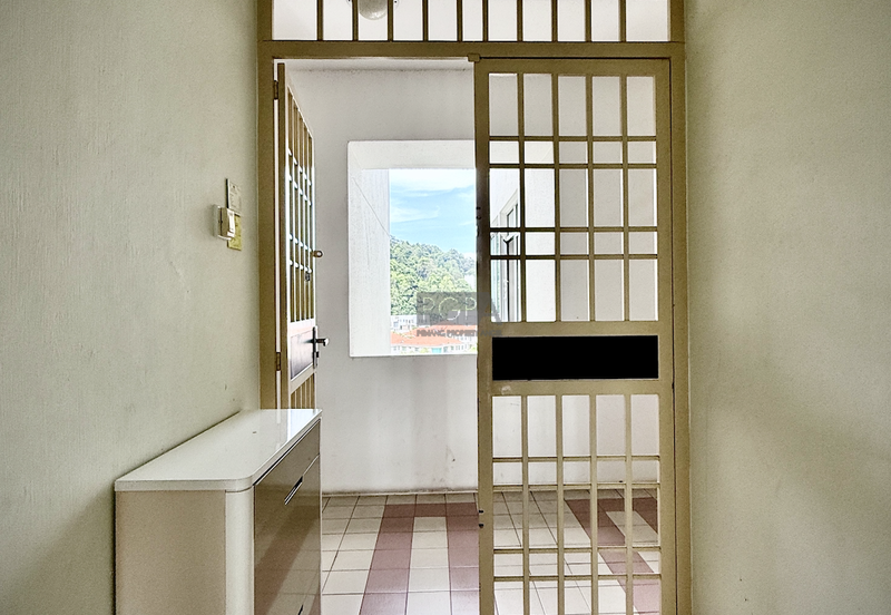 Coastal Tower, Ratu Mutiara