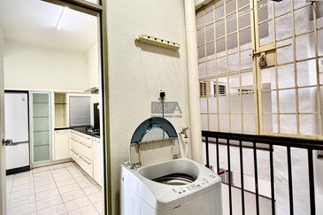 Coastal Tower, Ratu Mutiara