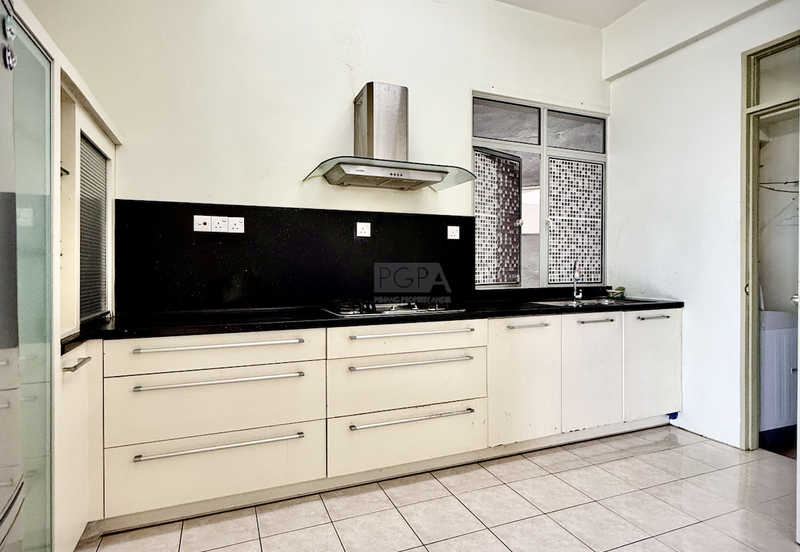 Coastal Tower, Ratu Mutiara