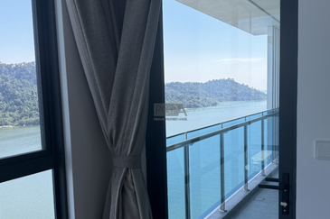 Queens Residences @ Queens Waterfront