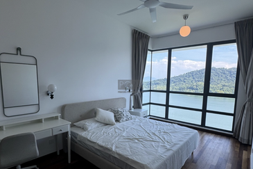 Queens Residences @ Queens Waterfront