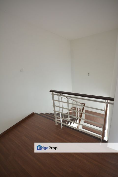 D【 Featuring a Large Room on the Ground Floor 】 – Perfect for Family Living! Spacious 3-Storey Home with 5 Rooms in Total, Kuala Lumpur, Sungai Besi