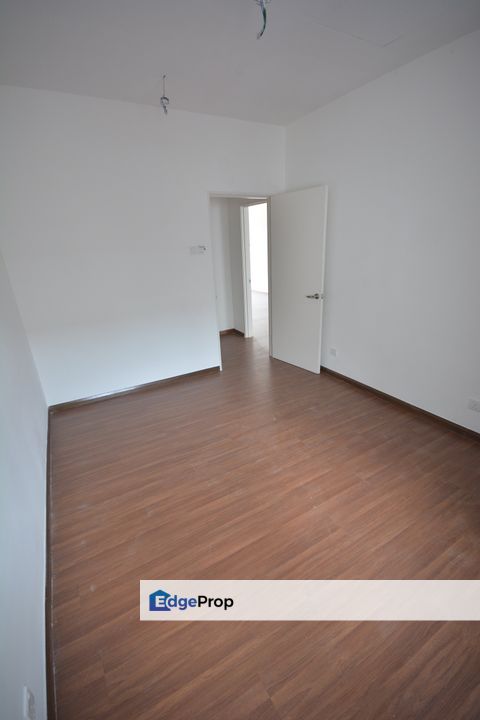 D【 Featuring a Large Room on the Ground Floor 】 – Perfect for Family Living! Spacious 3-Storey Home with 5 Rooms in Total, Kuala Lumpur, Sungai Besi