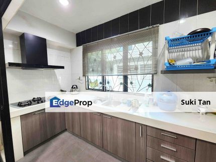 M【Beautiful Renovated Kitchen】 Spacious 3-Storey Home with Endless Potential!, Kuala Lumpur, Sungai Besi