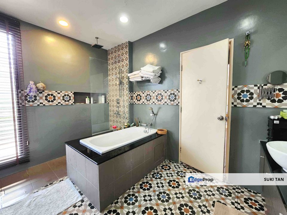 D【Corner Renovated】3-Storey Corner in Move-In Condition with Beautiful Garden!, Kuala Lumpur, Sungai Besi