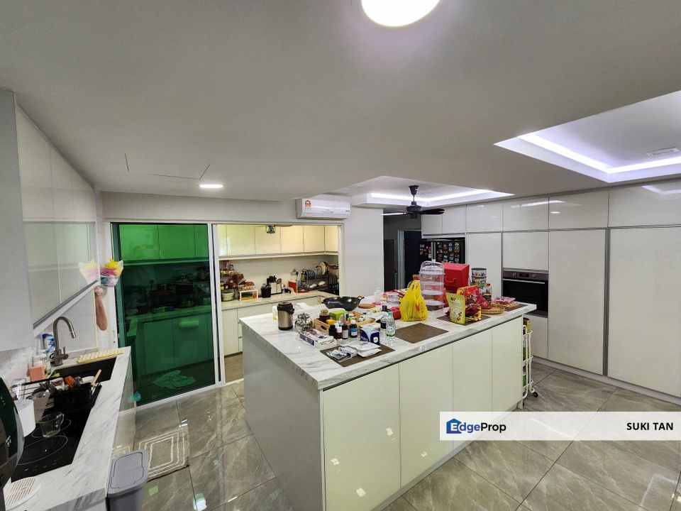 D【Huge Corner】3-Storey Corner in Move-In Condition with lots of Rooms and Space!, Kuala Lumpur, Sungai Besi