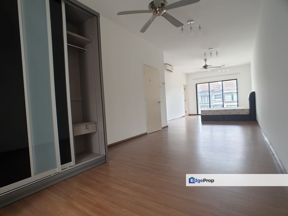 D【Room in Ground for elderly】Double Height Ceiling Modern and Stylish 3-Storey Home Perfect for Family Living!, Kuala Lumpur, Sungai Besi