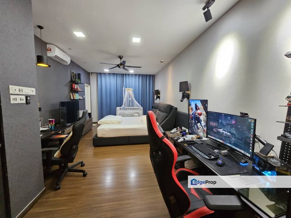 D【Tastefully Renovated】 Move in Ready and Extended Beautiful 3 Storey for Ultimate Comfort!, Kuala Lumpur, Sungai Besi