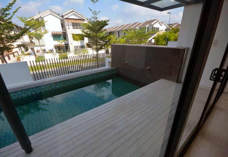 The Grove @ Lake Fields