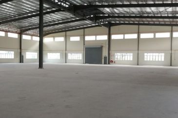 Kulai 1 & 1/2 Story Factory For Rent