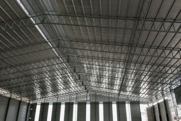 Senai 1 and 1/2 Storey Factory For Rent