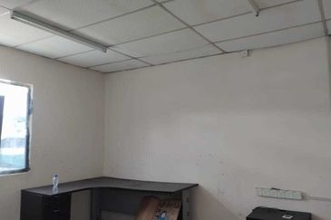 Kulai Taman Sri Putri Terrace Factory For Sales 古来公主城一层半工厂