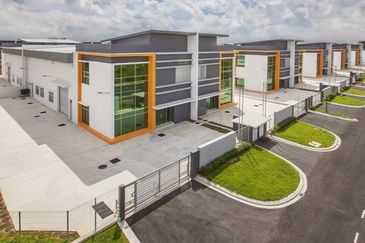  Senai Semi Detached Factory & Mezzanine Floor Office For Sale