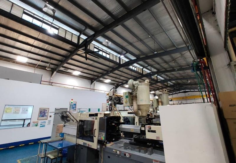 Senai detached factory & mezzanine floor office for sale